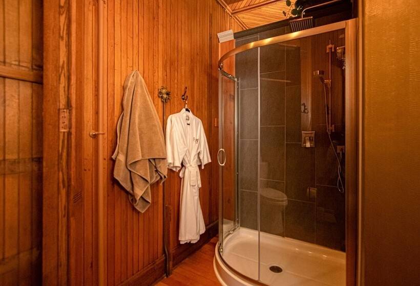 فندق Reynolds Mansion B&b