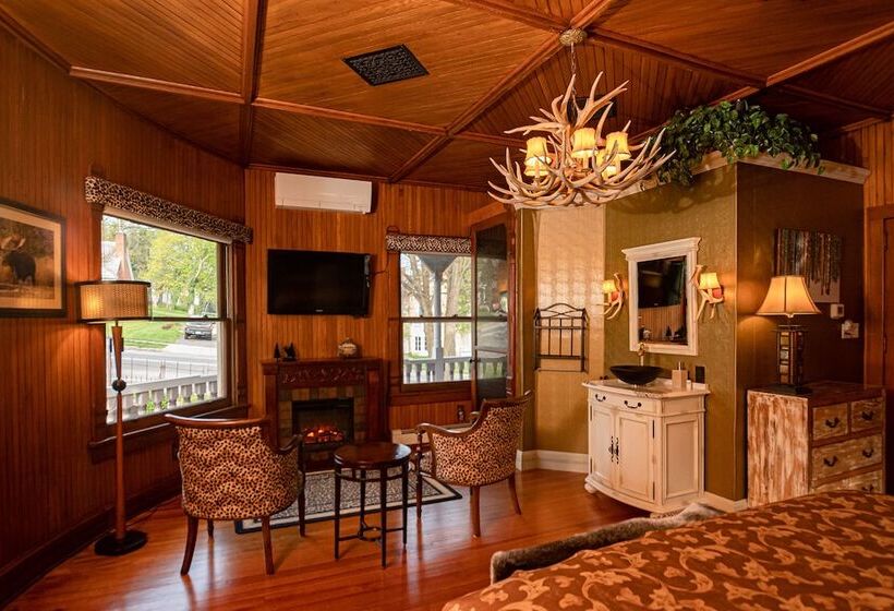 فندق Reynolds Mansion B&b