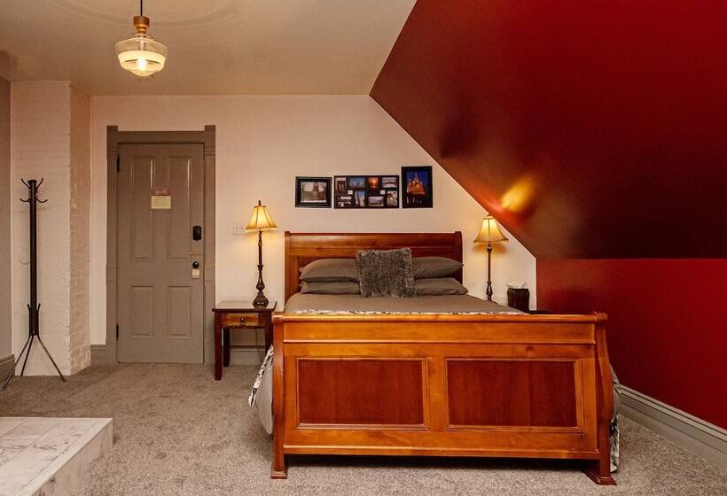 فندق Reynolds Mansion B&b