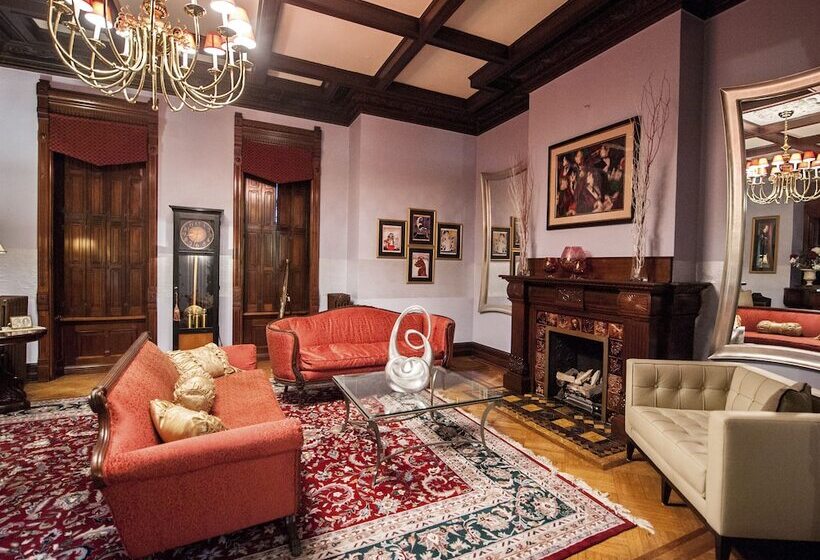 فندق Reynolds Mansion B&b