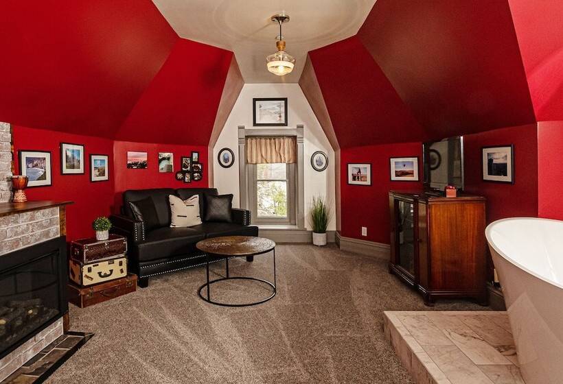 فندق Reynolds Mansion B&b