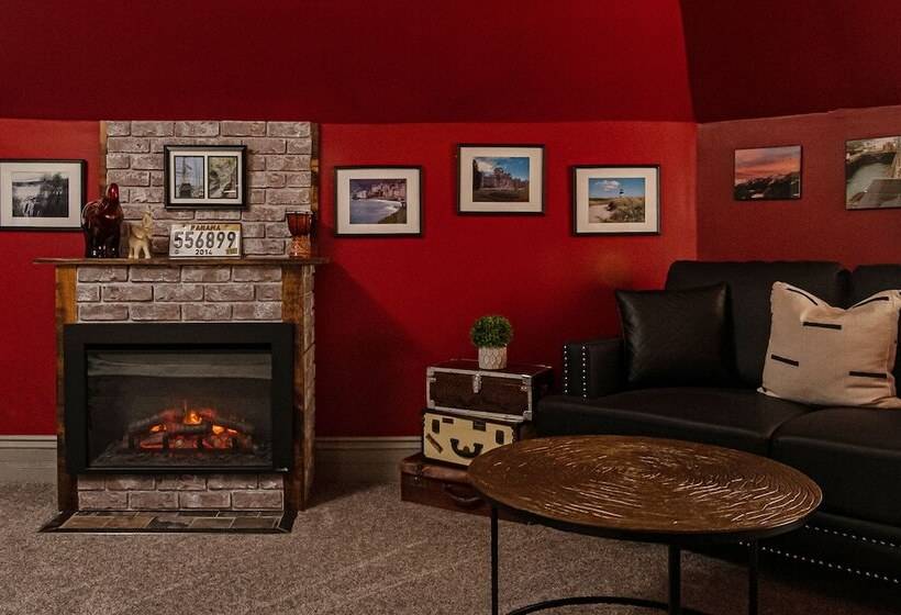 فندق Reynolds Mansion B&b