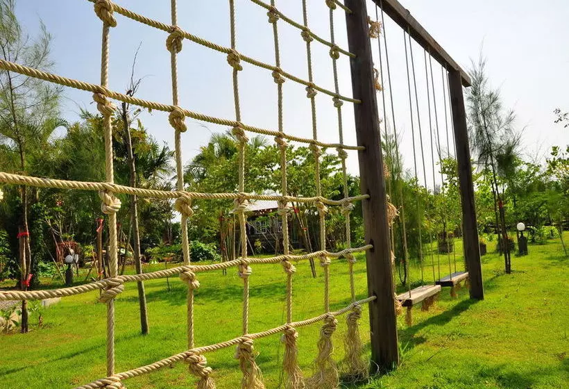 پانسیون Ploen Amphawa Resort
