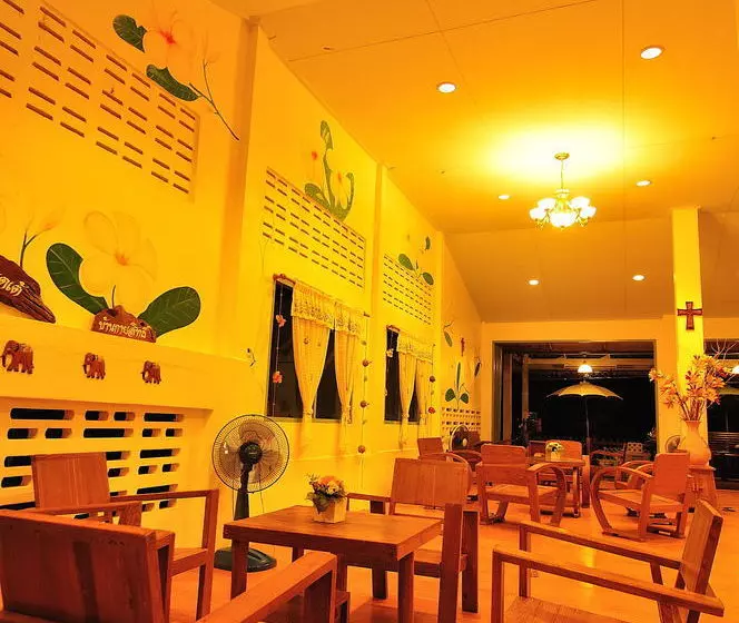 پانسیون Ploen Amphawa Resort