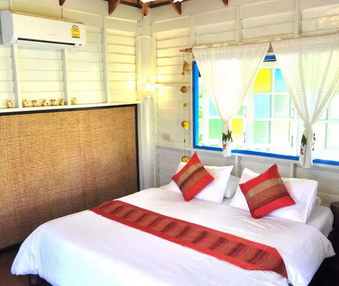 پانسیون Ploen Amphawa Resort