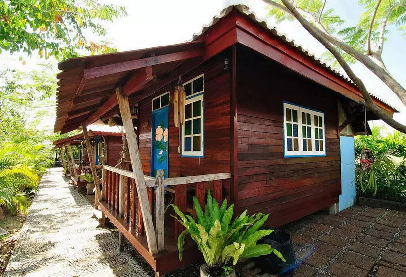 پانسیون Ploen Amphawa Resort