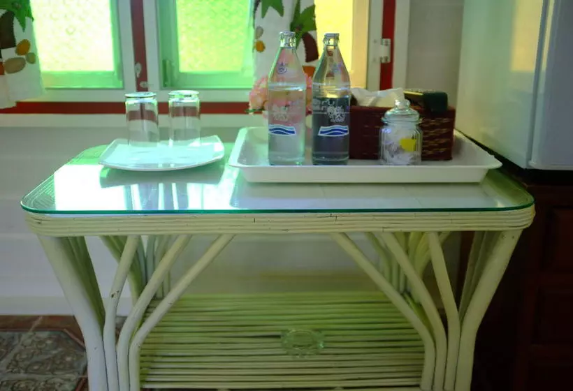 پانسیون Ploen Amphawa Resort
