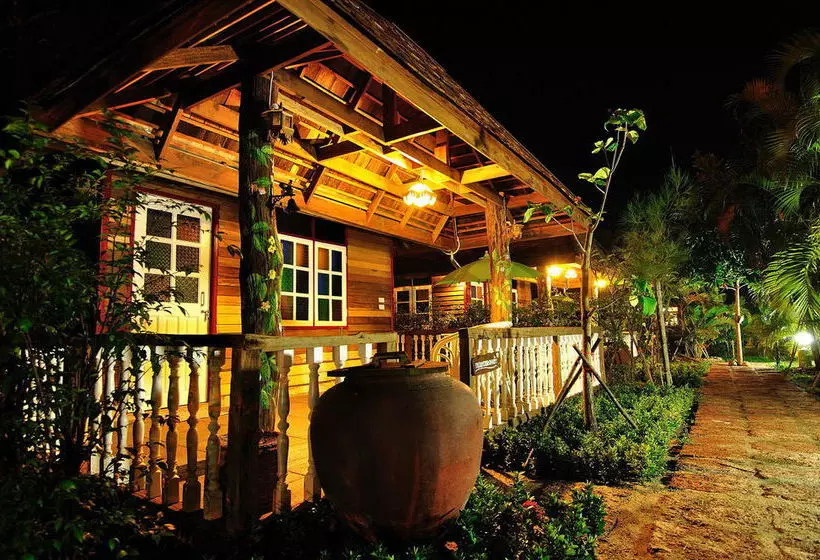 پانسیون Ploen Amphawa Resort