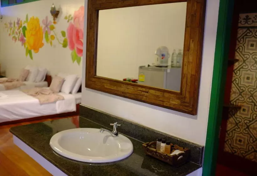 پانسیون Ploen Amphawa Resort