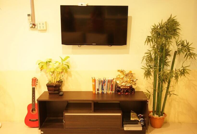 Friends House Resort