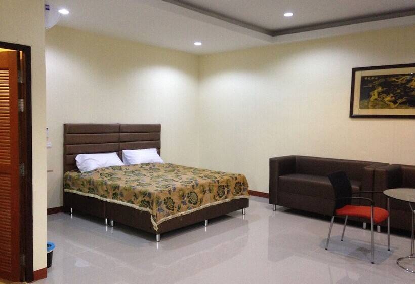 Friends House Resort