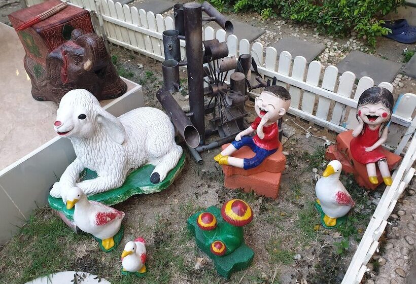 Friends House Resort