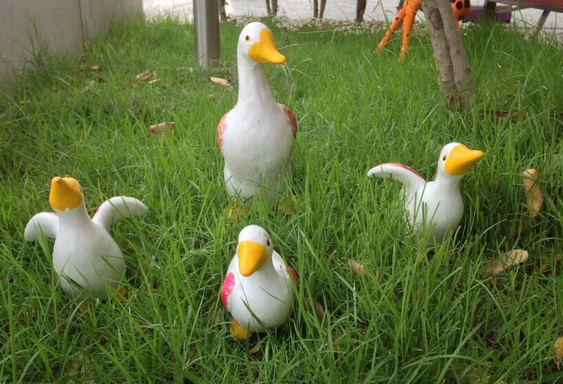 Friends House Resort