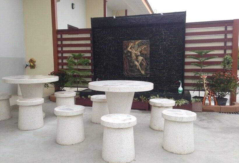 Friends House Resort