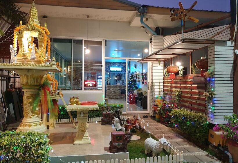 Friends House Resort