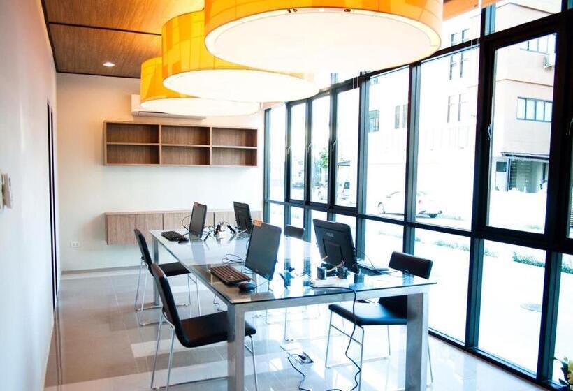 Abizz Hotel Lampang Airport