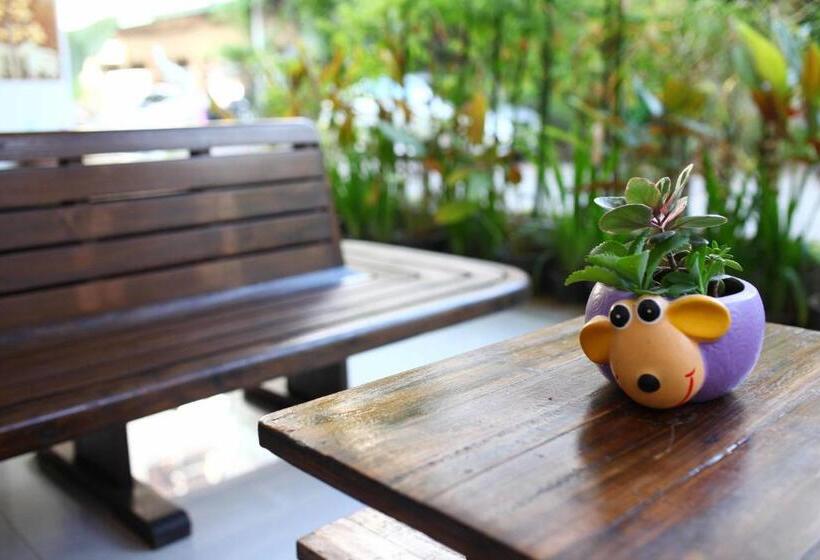 בית מלון כפרי Jade Tower