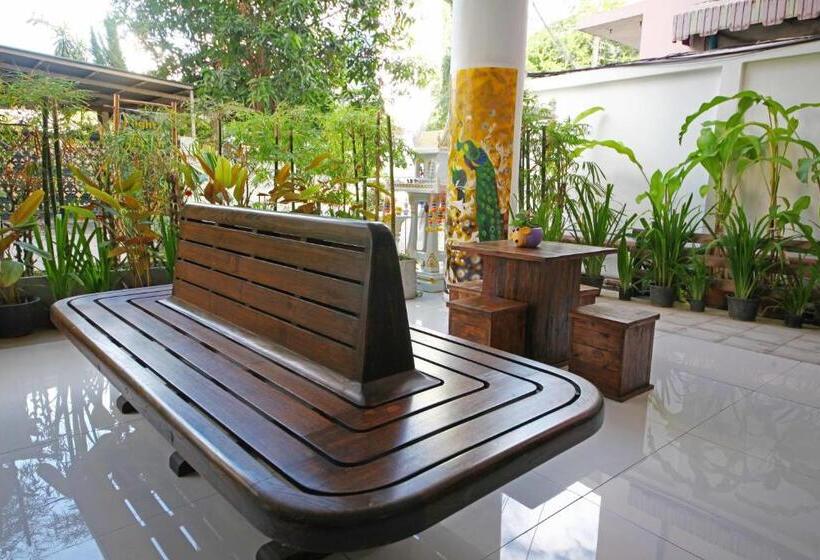 בית מלון כפרי Jade Tower