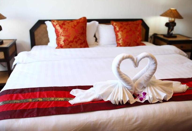 בית מלון כפרי Jade Tower