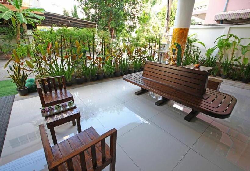 בית מלון כפרי Jade Tower