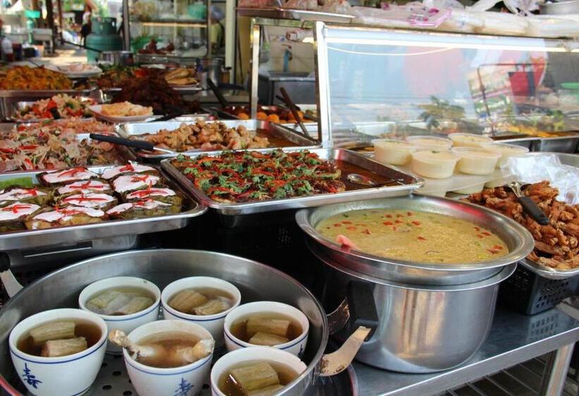 هتل Monmuang
