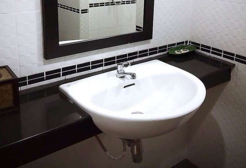 בית מלון כפרי Nichravee Resort Ubon Ratchathani