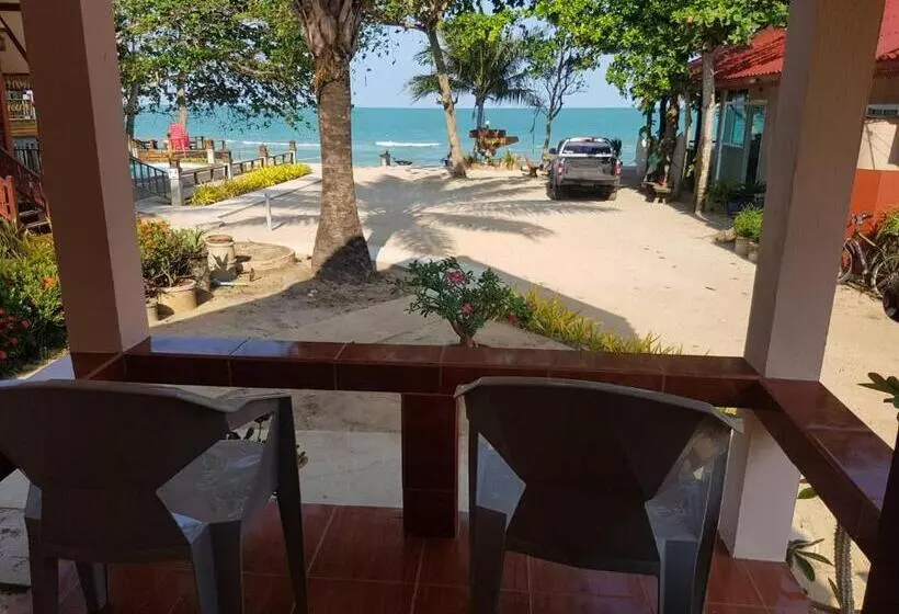 ホテル Phuphat Beach