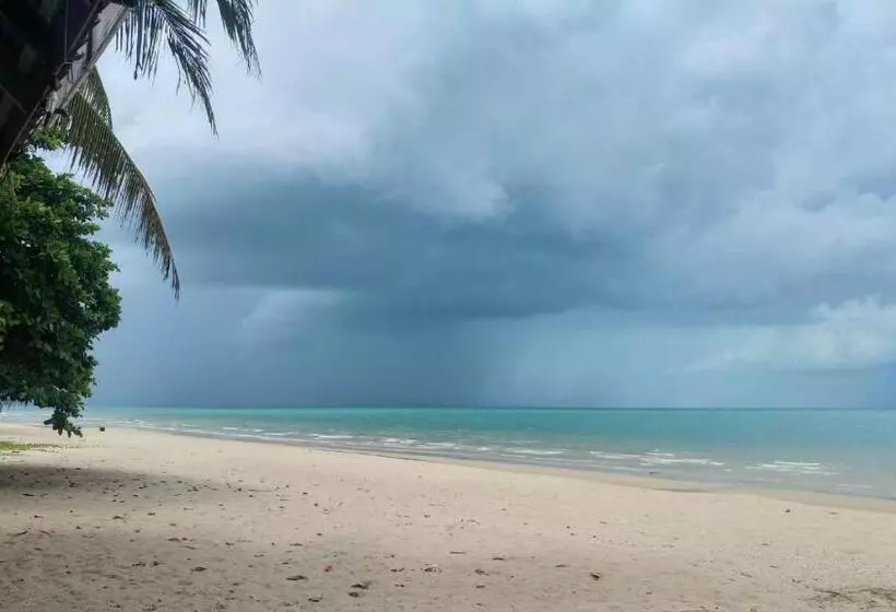 ホテル Phuphat Beach