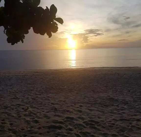 ホテル Phuphat Beach