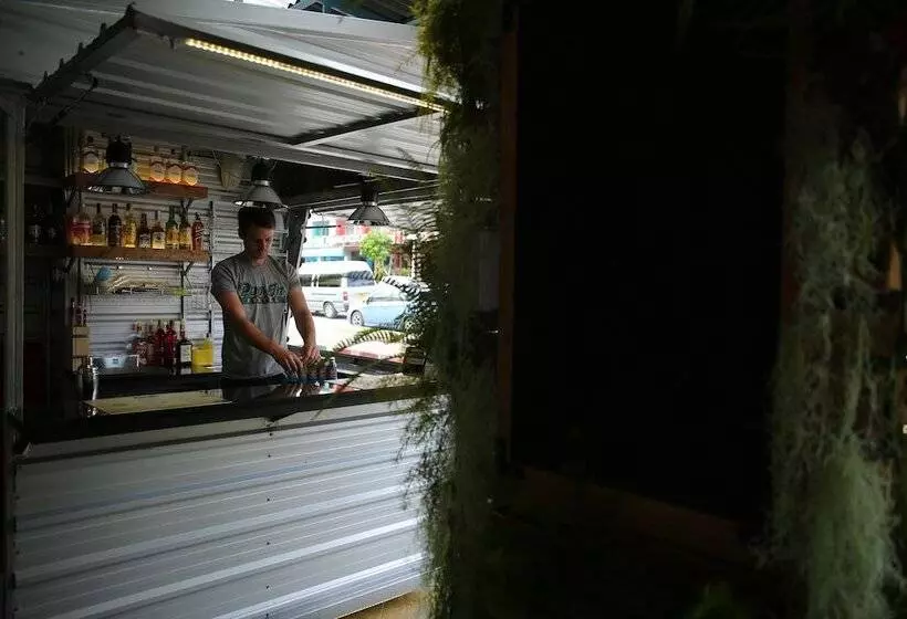 هتل Pop In Hostel Aonang