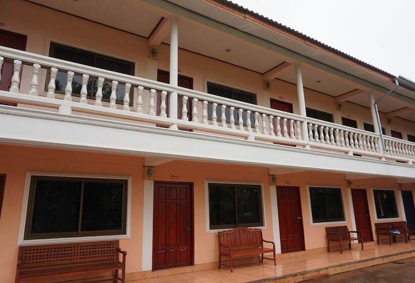 בית מלון כפרי Porntip Resort