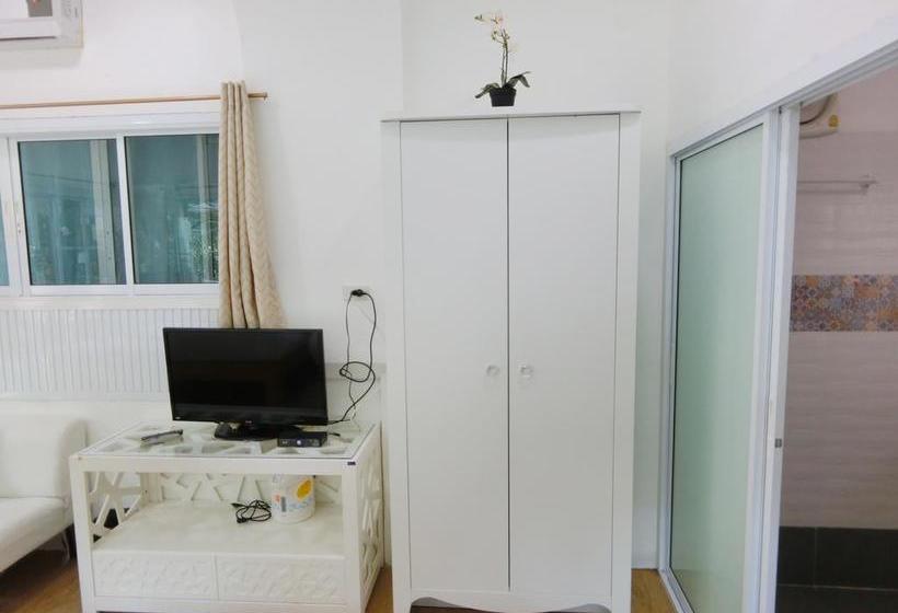 Отель Thipsamed Resort