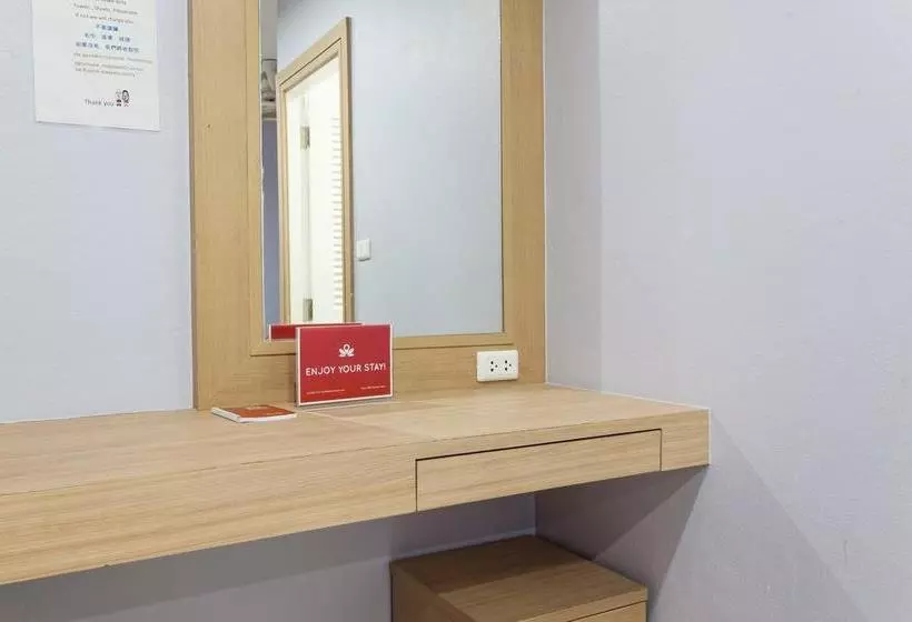 ホテル Zen Rooms Patong Soi Chuwong
