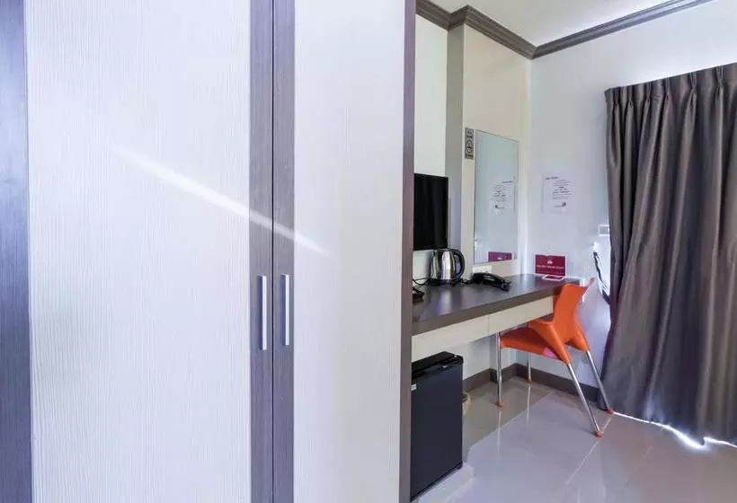 ホテル Zen Rooms Patong Soi Chuwong