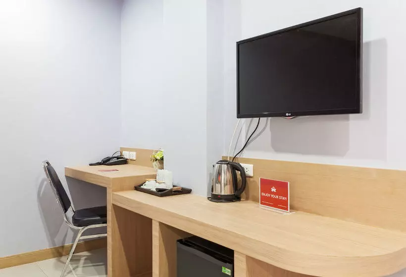 ホテル Zen Rooms Patong Soi Chuwong