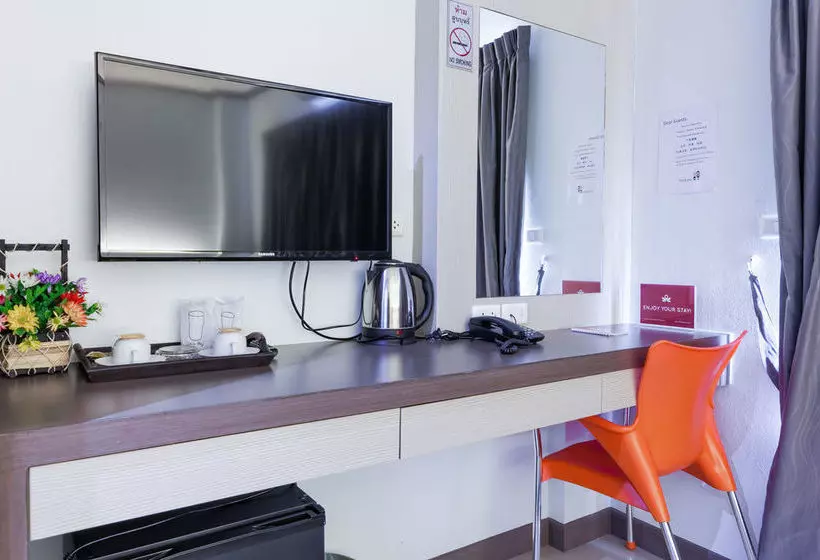 ホテル Zen Rooms Patong Soi Chuwong