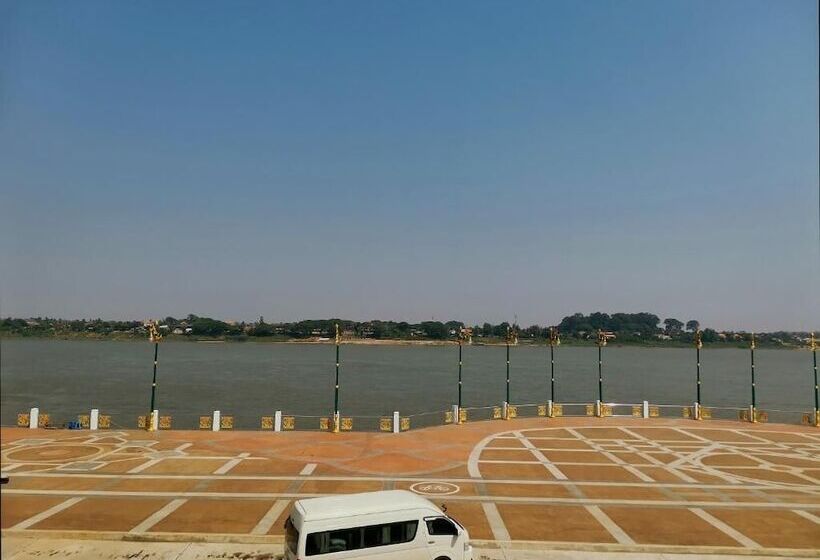 Пансион Just Mansion Nong Khai