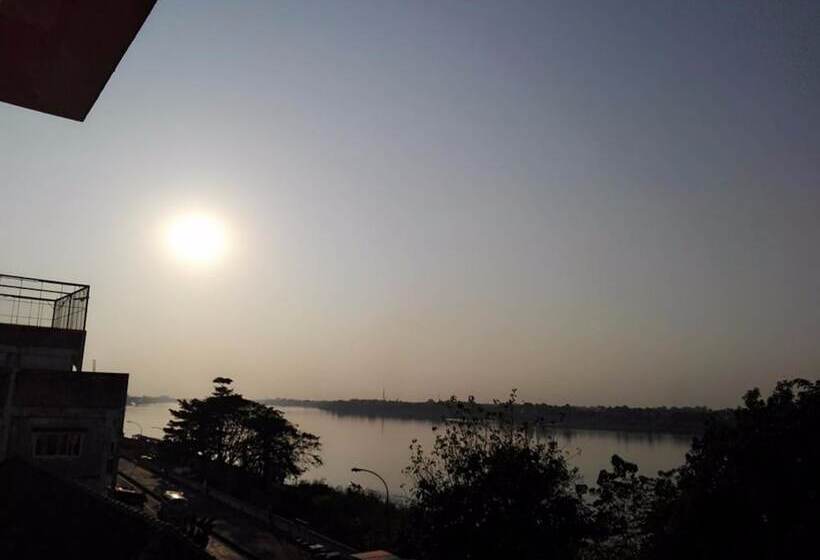 Пансион Just Mansion Nong Khai