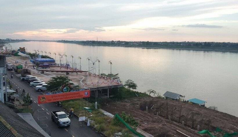 Пансион Just Mansion Nong Khai