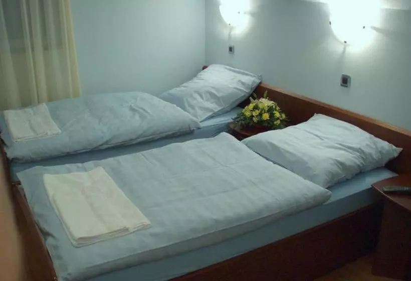 تختخواب و صبحانه Guest House Vila Lux
