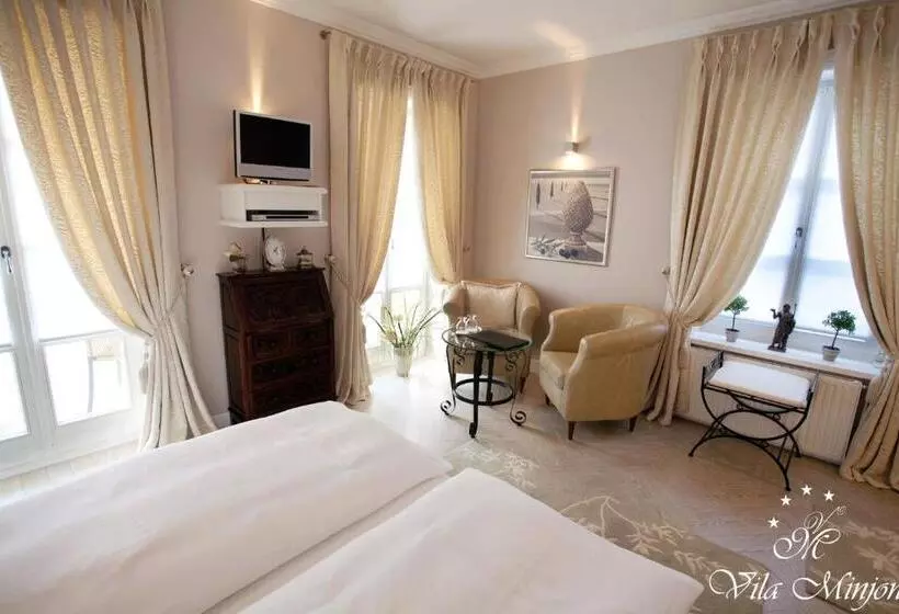 تختخواب و صبحانه Luxury Rooms Minjon