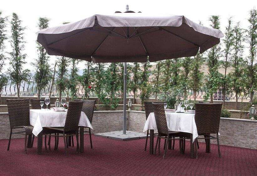 هتل La Familia Residence