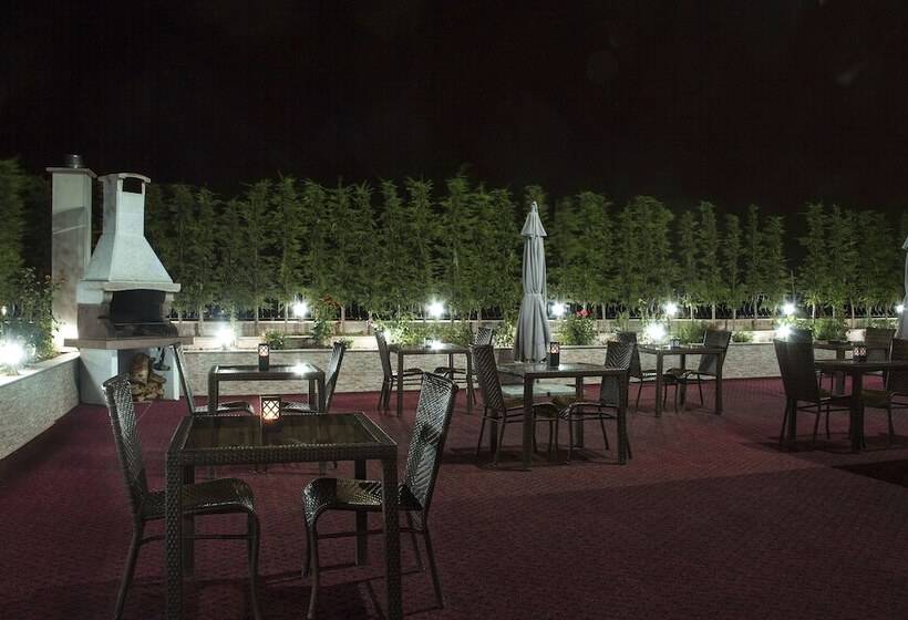 هتل La Familia Residence