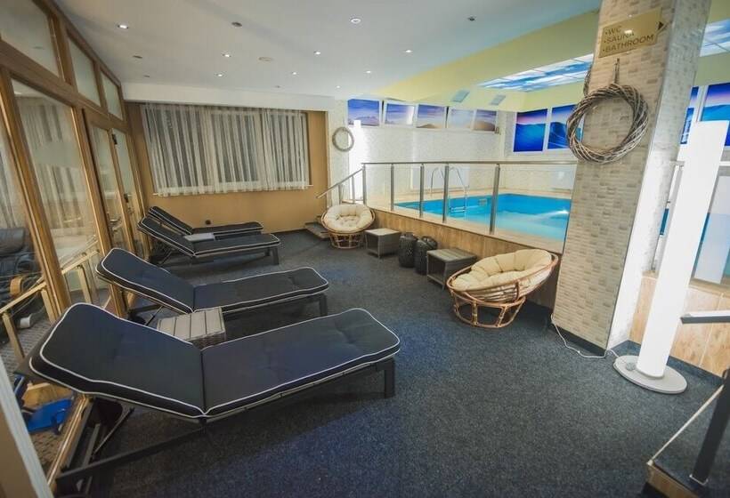 هتل La Familia Residence