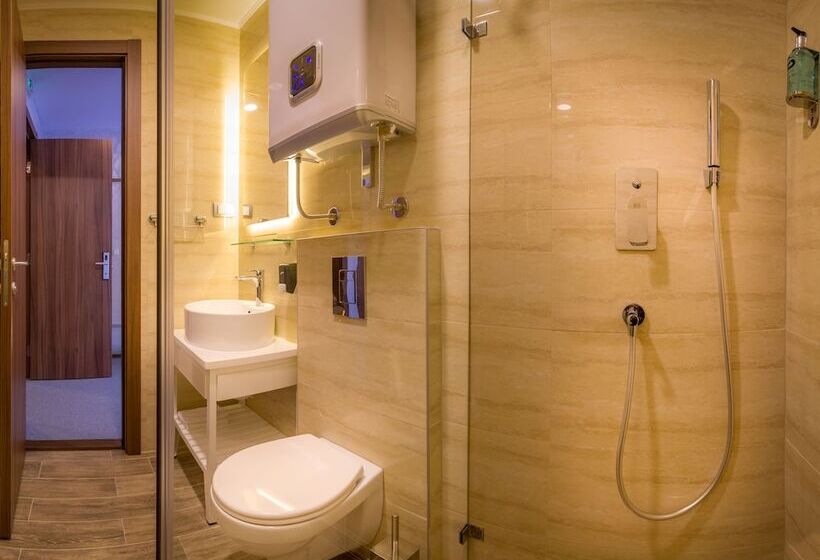 هتل Privilege Suites By Central Park