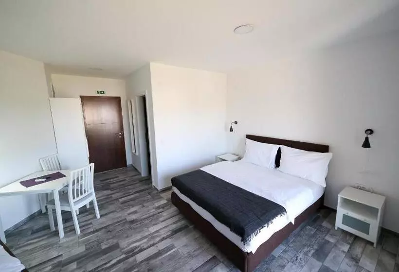 مُتل Guesthouse & Restaurant Tekovina