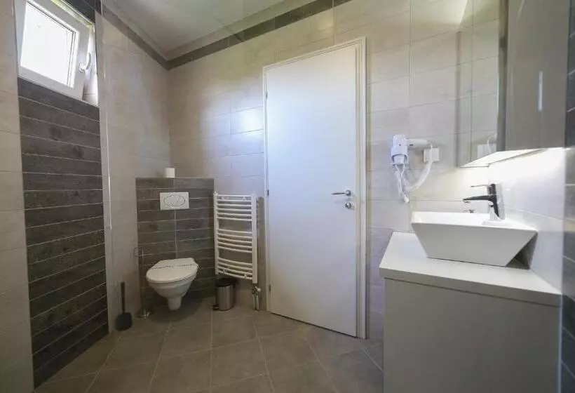 مُتل Guesthouse & Restaurant Tekovina