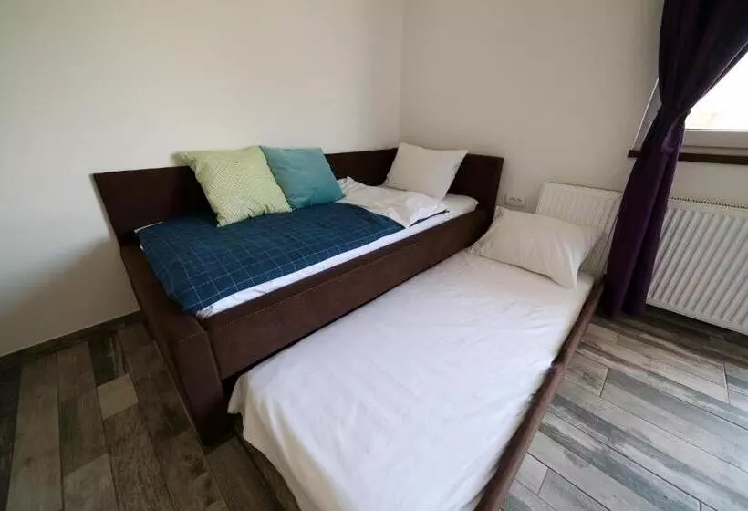 مُتل Guesthouse & Restaurant Tekovina