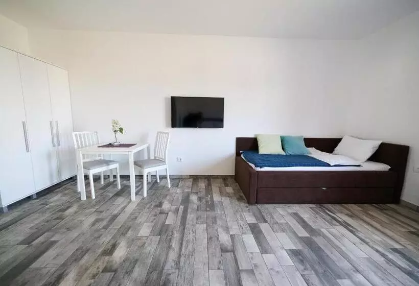 مُتل Guesthouse & Restaurant Tekovina