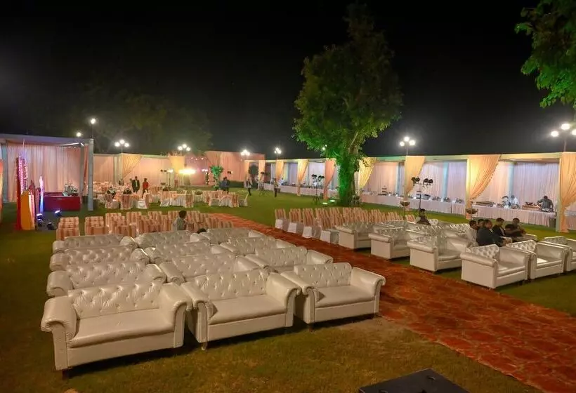 Hotelli M D Farms & Resorts
